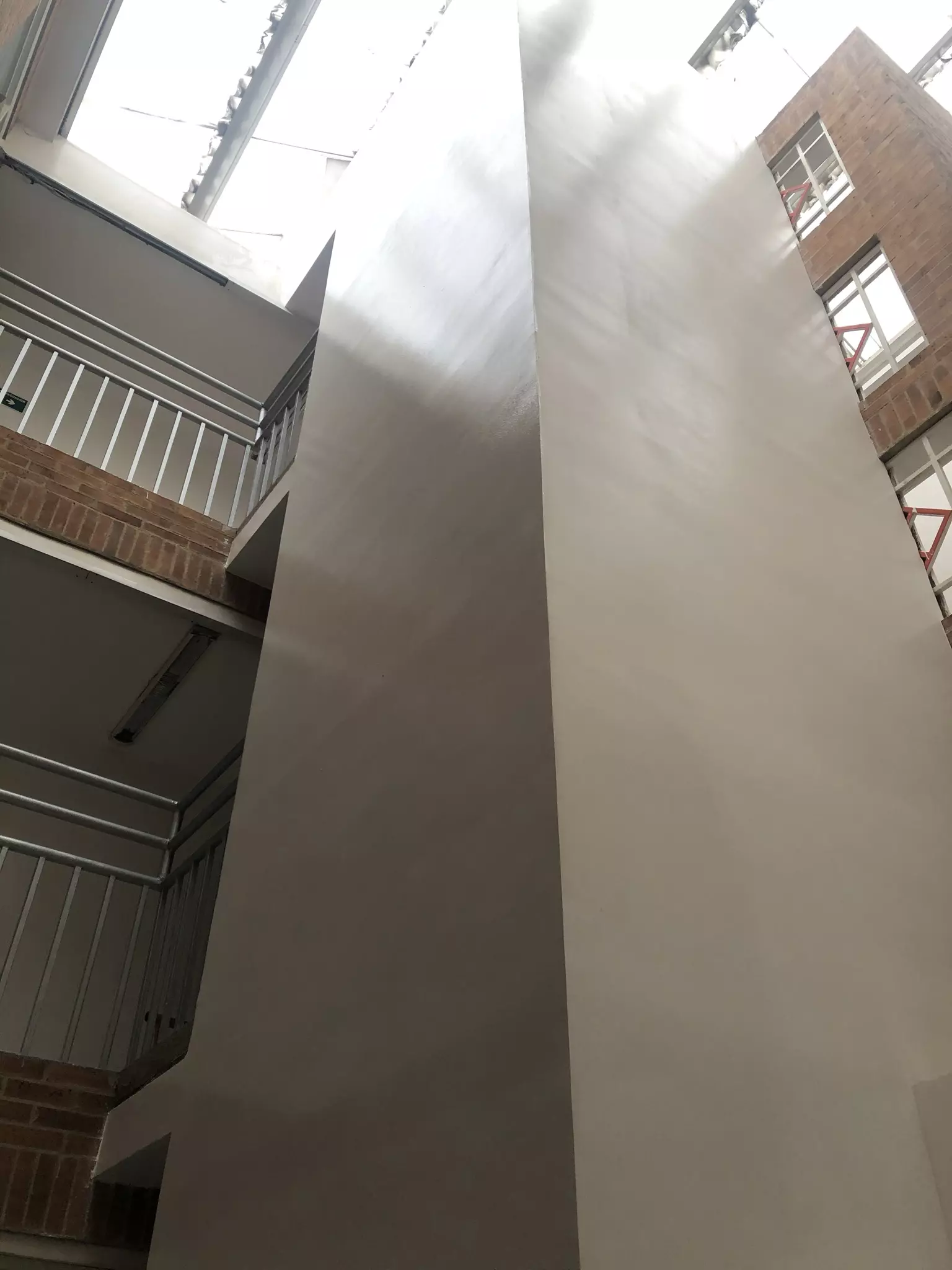 Servicios estructurales en Bogotá - Instalación de ascensor y refuerzo metálico
